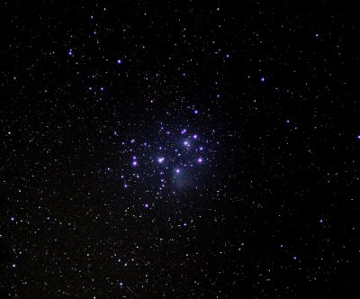Рассеяное звездное скопление Плеяды (M 45).
