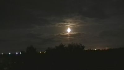 Луна и облака ночью 21 июня 2005 г. (во время покрытия Антареса Луной).
