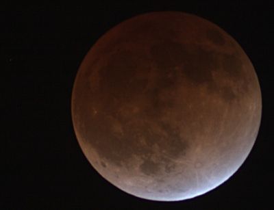 Полное лунное затмение 10 декабря 2011 г.
Перед началом полной фазы
