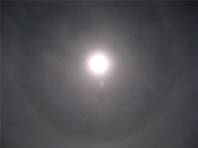 Лунное гало
3 апреля 2009 г.
