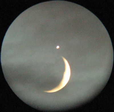 Соединение Венеры и Луны
18 июня 2007 г.
