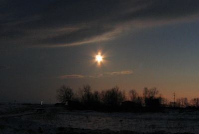 Общий план полного солнечного затмения 29 марта 2006 г.
Алтайский край, близ с. Новотырышкино
перед вторым контактом
