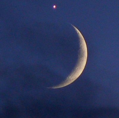 Соединение Луны и Венеры
18 июня 2007 г.
