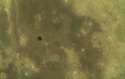 Прохождение МКС по диску Луны
13 августа 2011 г. 20-47UT в районе Ашмарино, Кемеровской обл.
Анимация http://www.youtube.com/watch?v=EIgrOGfZ3Eg 
